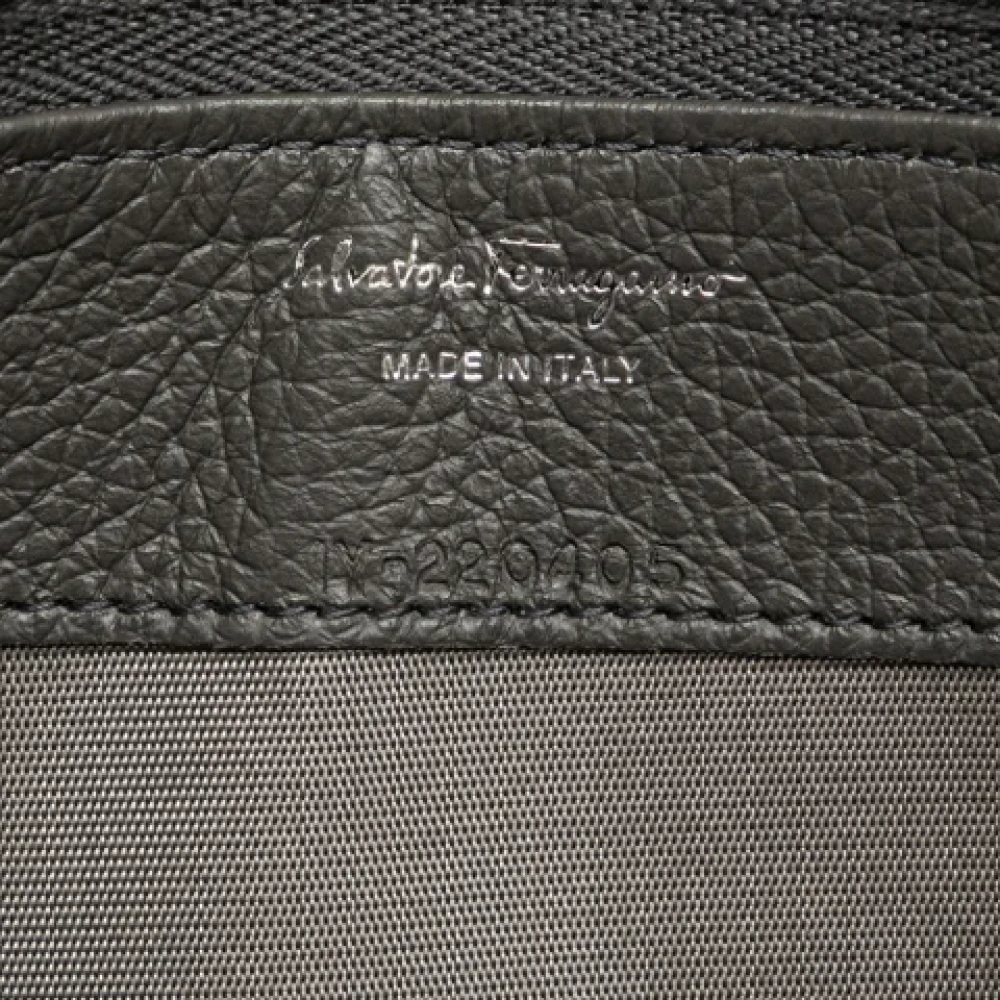Salvatore Ferragamo Pre-owned Leather wallets Gray Dames
