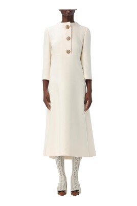elegant-gul-midi-klanning-hog-hals