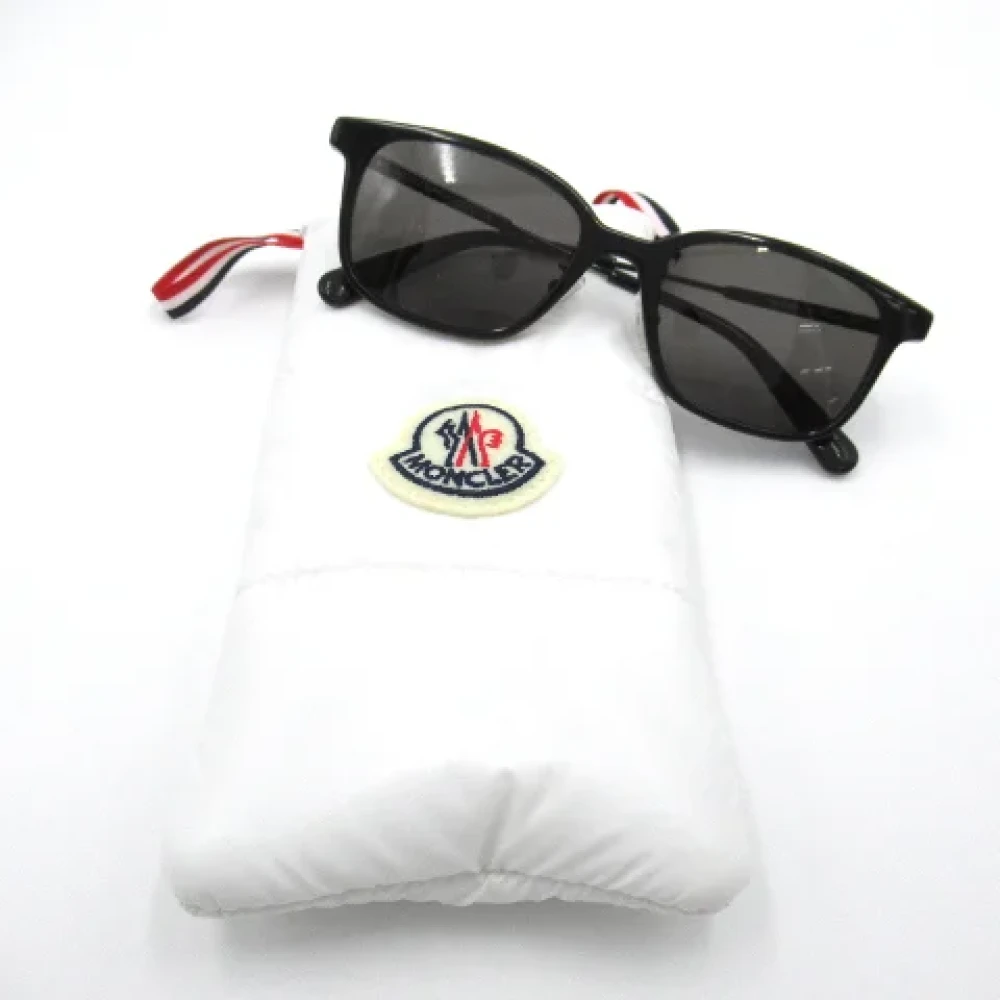 Moncler Pre-owned Plastic sunglasses Black Dames