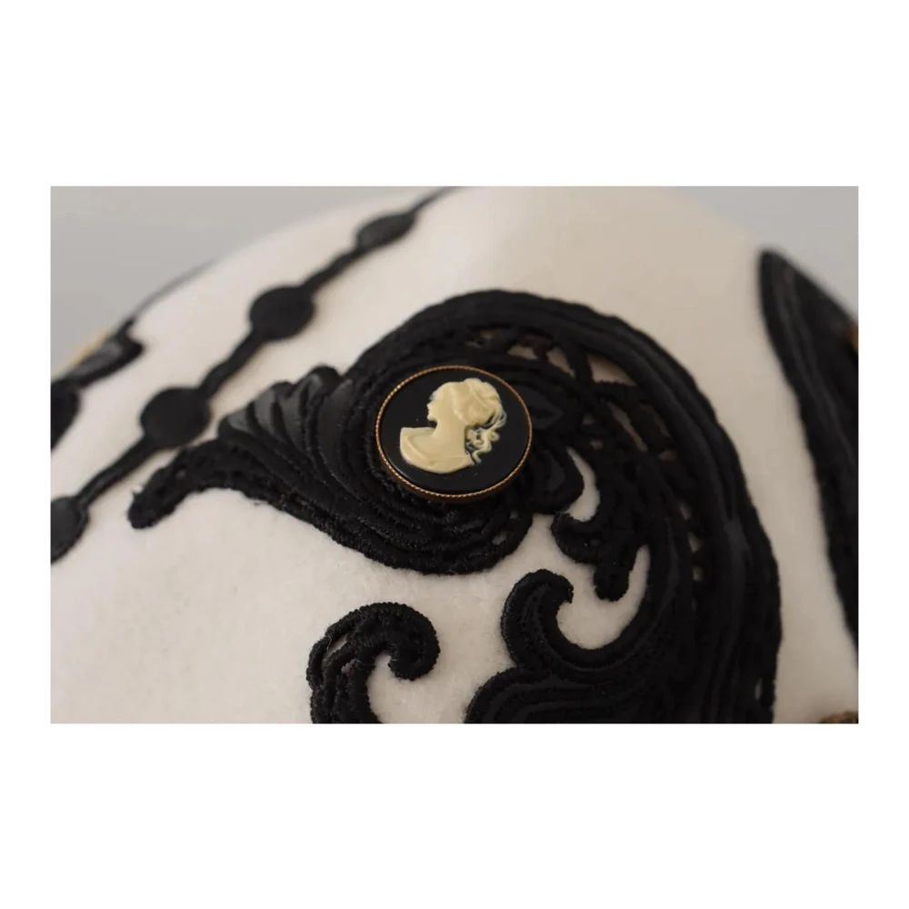 Dolce & Gabbana Geborduurde Cameo Broche Wollen Hoed Beige Dames