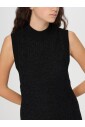elegante-robe-midi-noire-en-maille