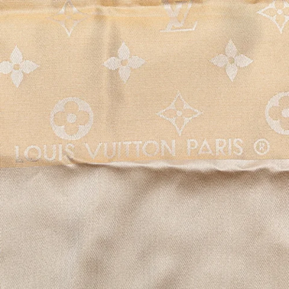 Louis Vuitton Vintage Pre-owned Silk scarves Beige Dames
