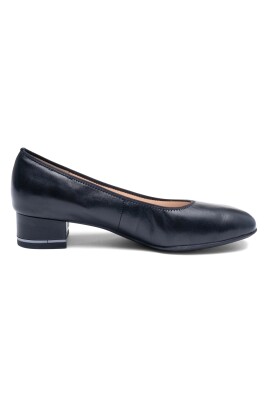 escarpin-noir-a-largeur-confort-femme