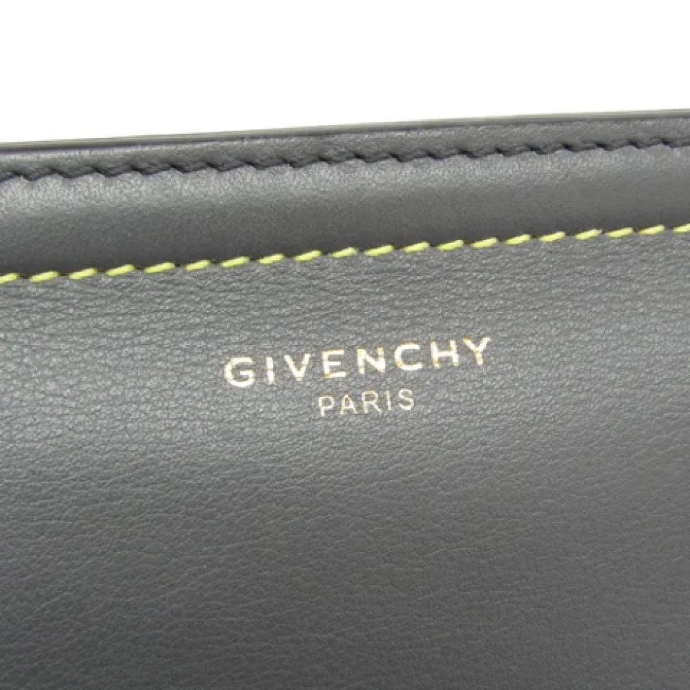 Givenchy Pre-owned Leather shoulder-bags Gray Dames