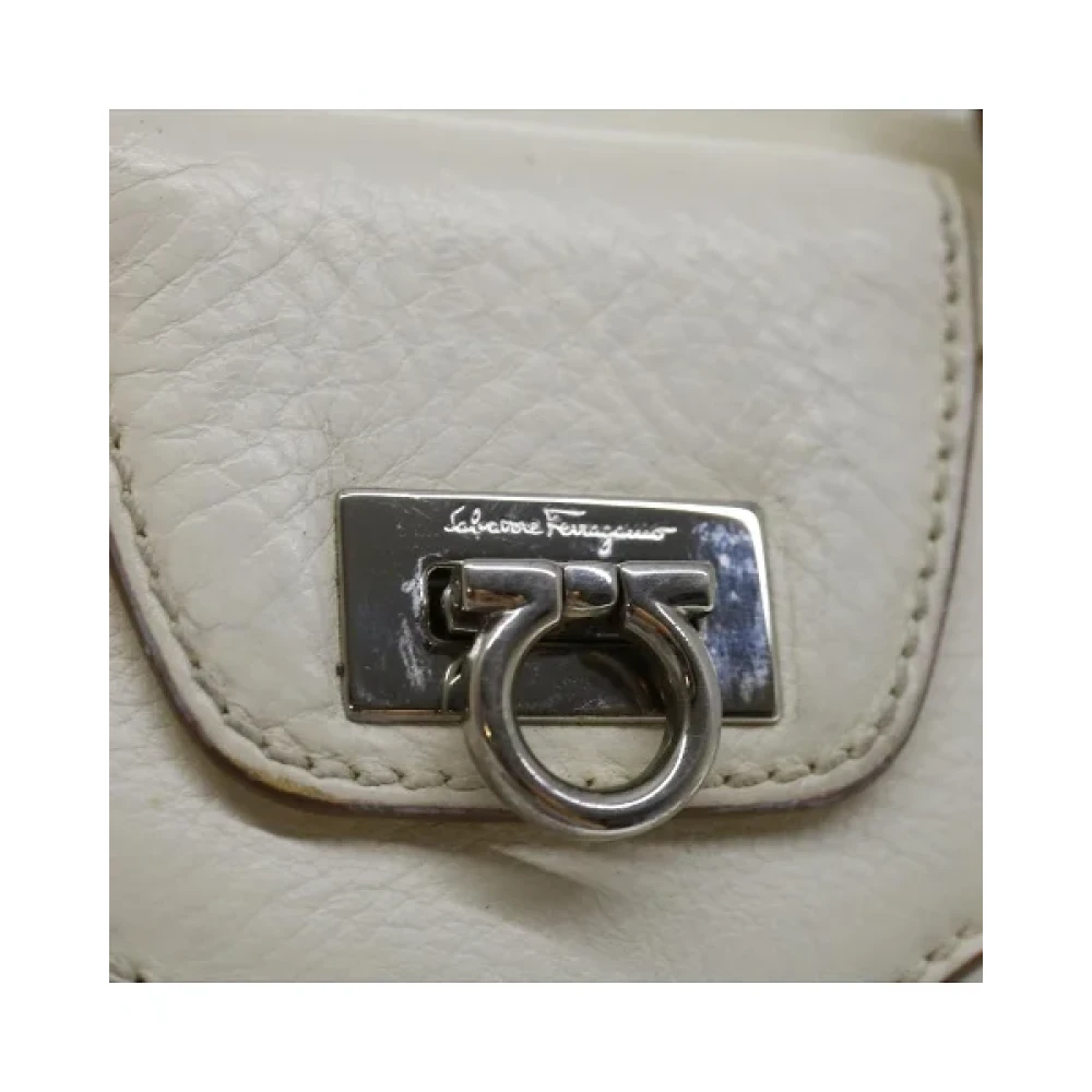 Salvatore Ferragamo Pre-owned Leather shoulder-bags White Dames