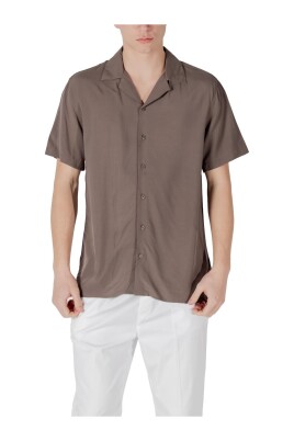 brown-short-sleeve-button-up-shirt