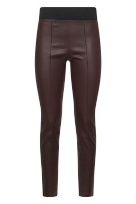 pantalon-en-cuir-bordeaux-avec-ceinture-cotelee