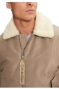 beige-jack-met-rits-en-zakken