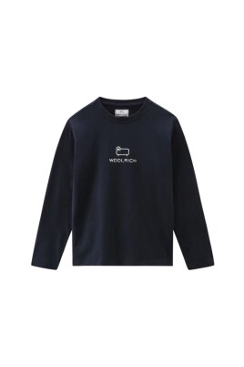 durable-solid-color-training-shirt-with-embroidered-logo
