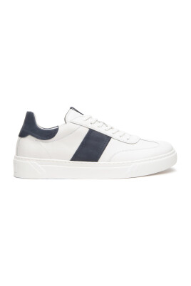white-sneakers-with-cassetta