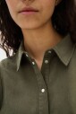 chemise-en-denim-olive-poussiereux