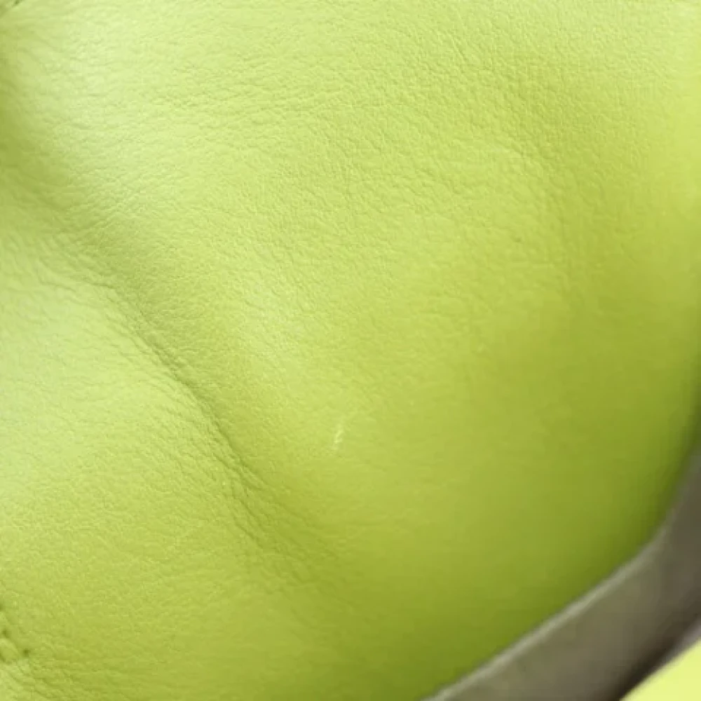 Loewe Pre-owned Fabric shoulder-bags Green Dames