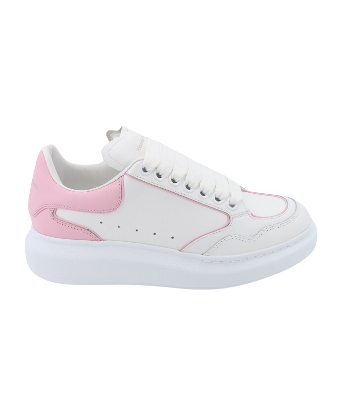 witte-sneakers-met-oversized-rubberen-zool