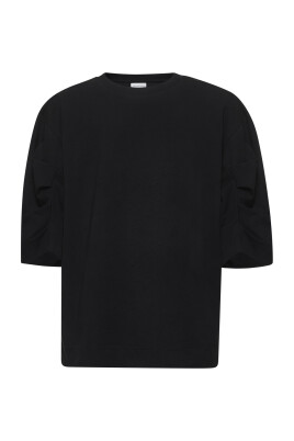 svarta-t-shirts-och-polos-med-veckade-armar