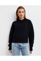 sweat-a-capuche-en-laine-noire-coupe-courte