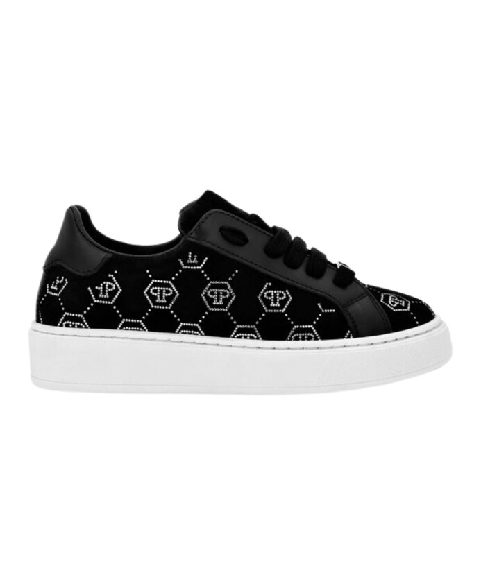 chaussures-enfants-en-daim-noir-a-lacets
