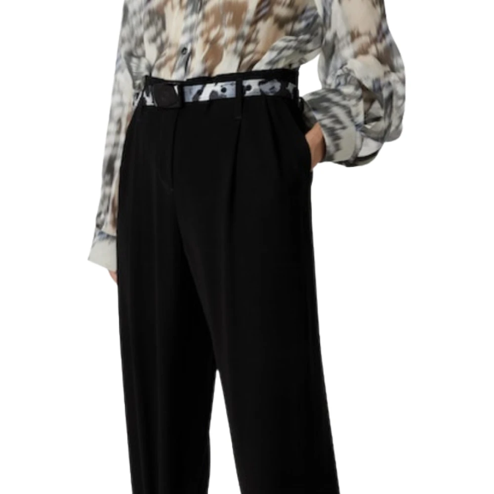 Giorgio Armani Zwarte broek met rechte pasvorm en zachte voorplooi Black Dames