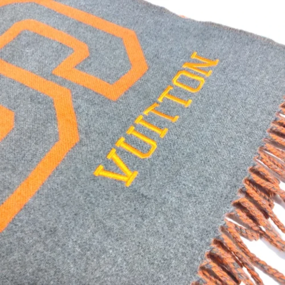 Louis Vuitton Vintage Pre-owned Cashmere scarves Gray Dames