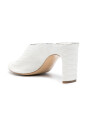 mules-en-cuir-blanc-avec-bout-ouvert