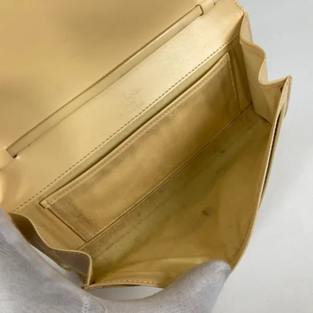 Louis Vuitton Vintage Pre-owned Leather clutches Yellow Dames