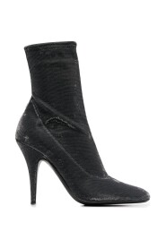 Stiefel mit Absatz