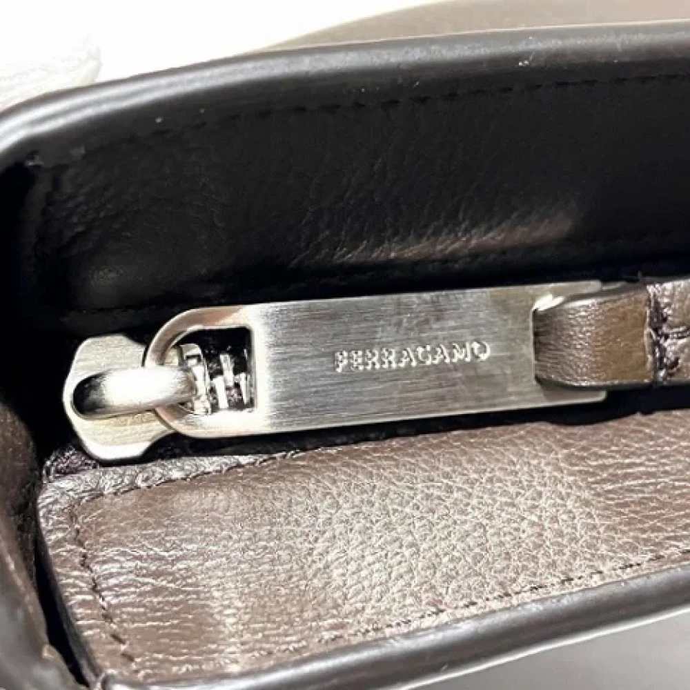 Salvatore Ferragamo Pre-owned Leather clutches Brown Dames