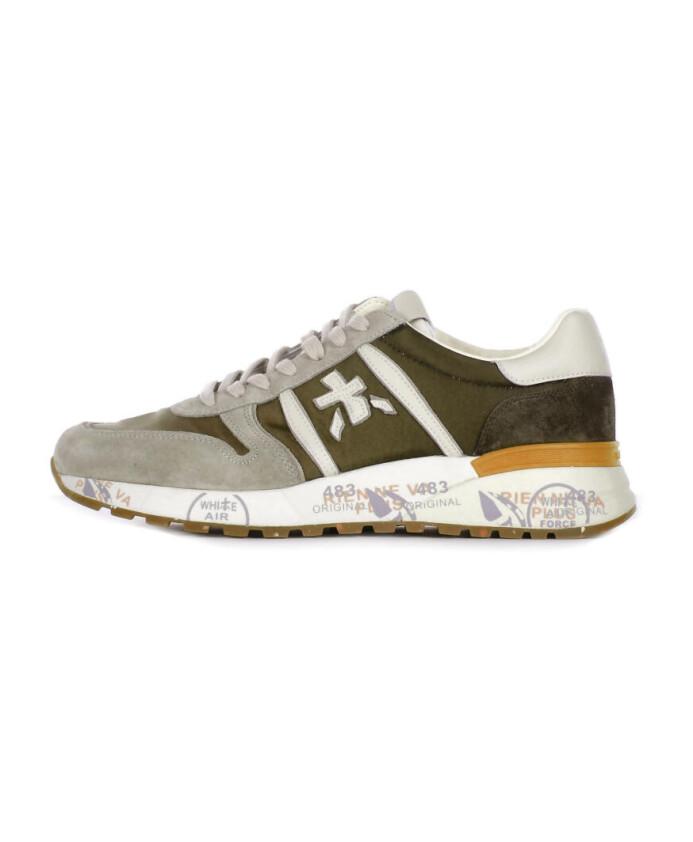 logo-sneakers-daim-semelle-en-caoutchouc-toile