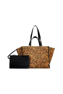 Léon M Tote