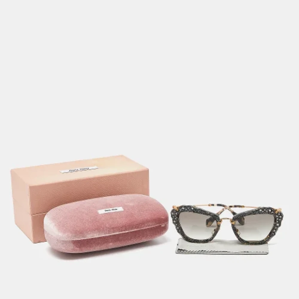 Miu Pre-owned Acetate sunglasses Gray Dames