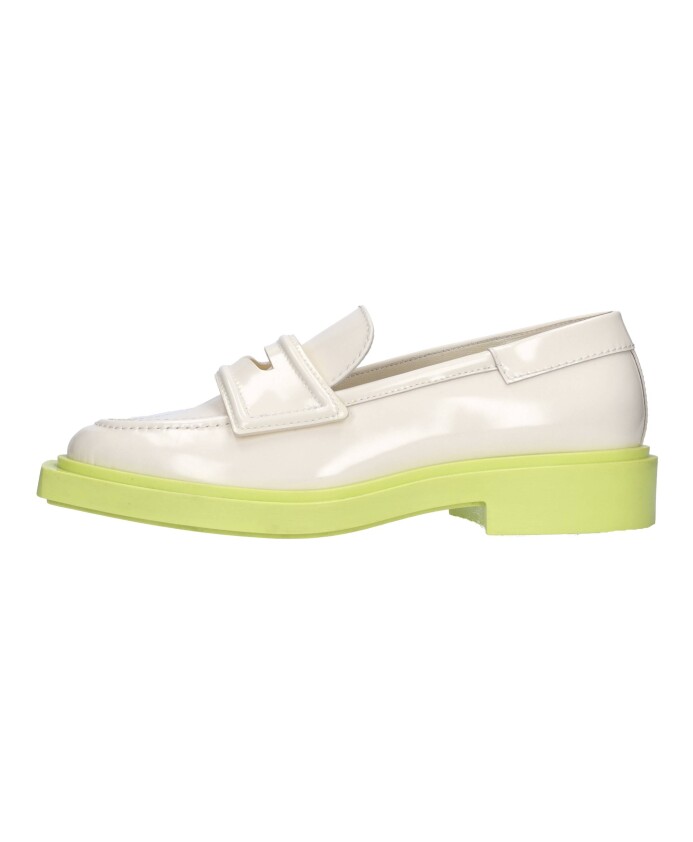 platte-schoenen-cream