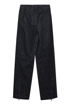 high-waisted-curved-leg-jeans