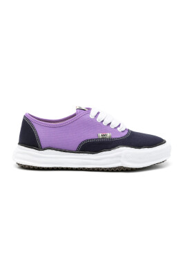 navy-blue-canvas-sneakers-with-contrast-detail