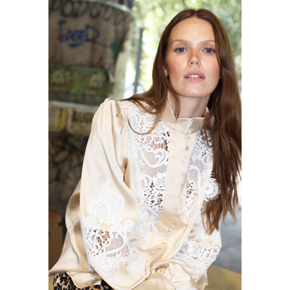 Cras Elegante Satijnen Blouse met Kantdetails Beige Dames