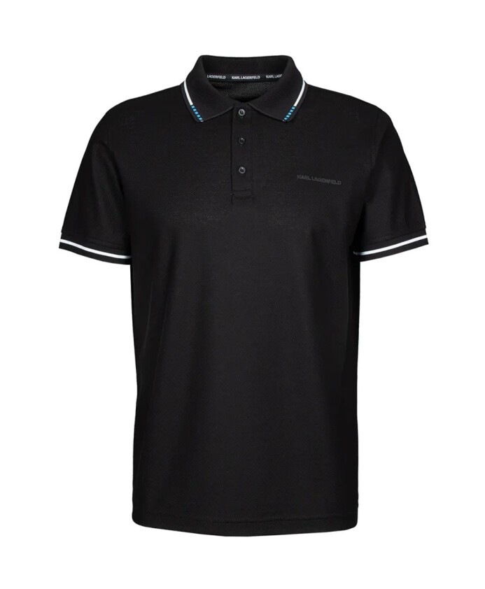 polo-avec-structure-fine-et-details