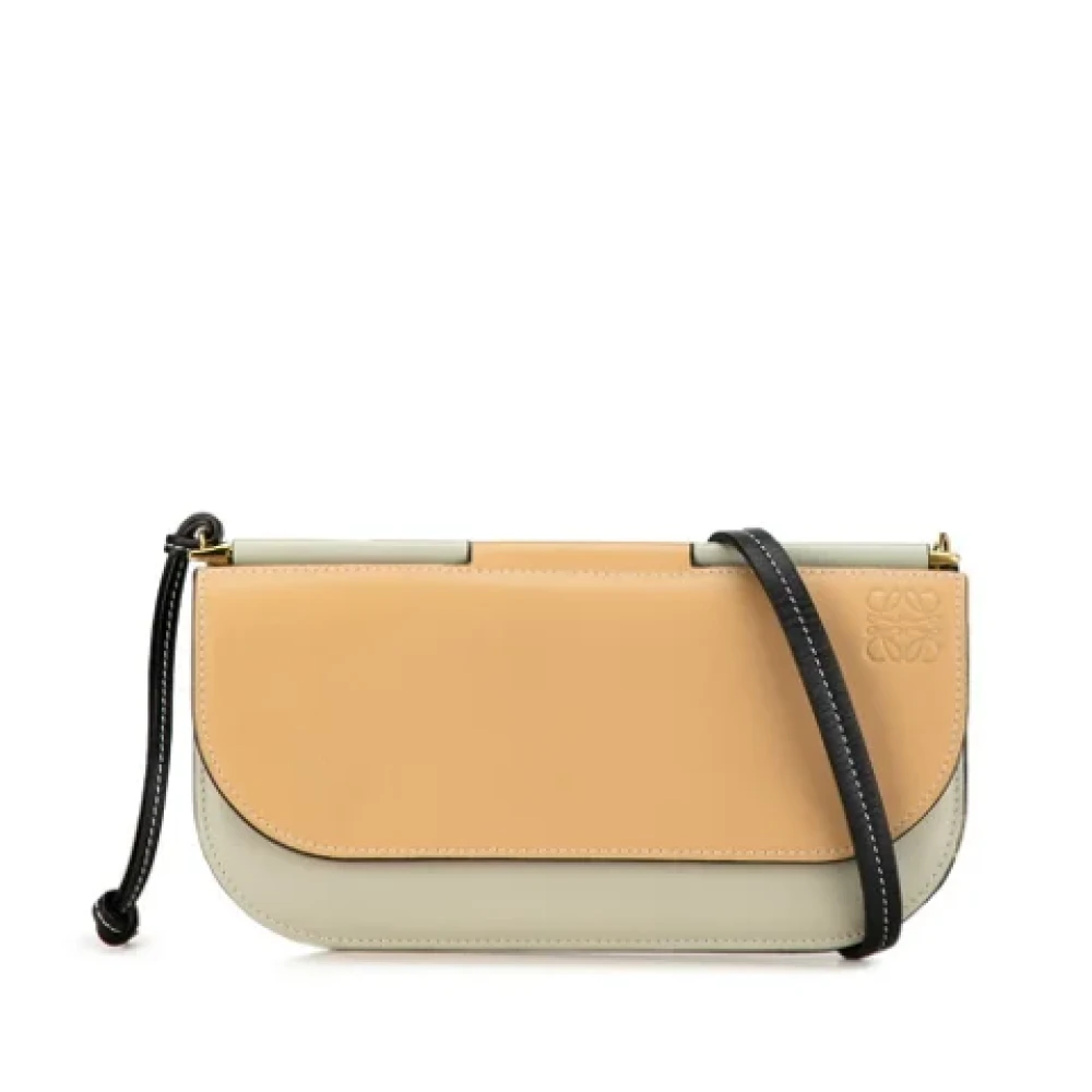 Loewe Pre-owned Leather shoulder-bags Beige Dames
