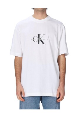 sophisticated-oversize-monologue-t-shirt