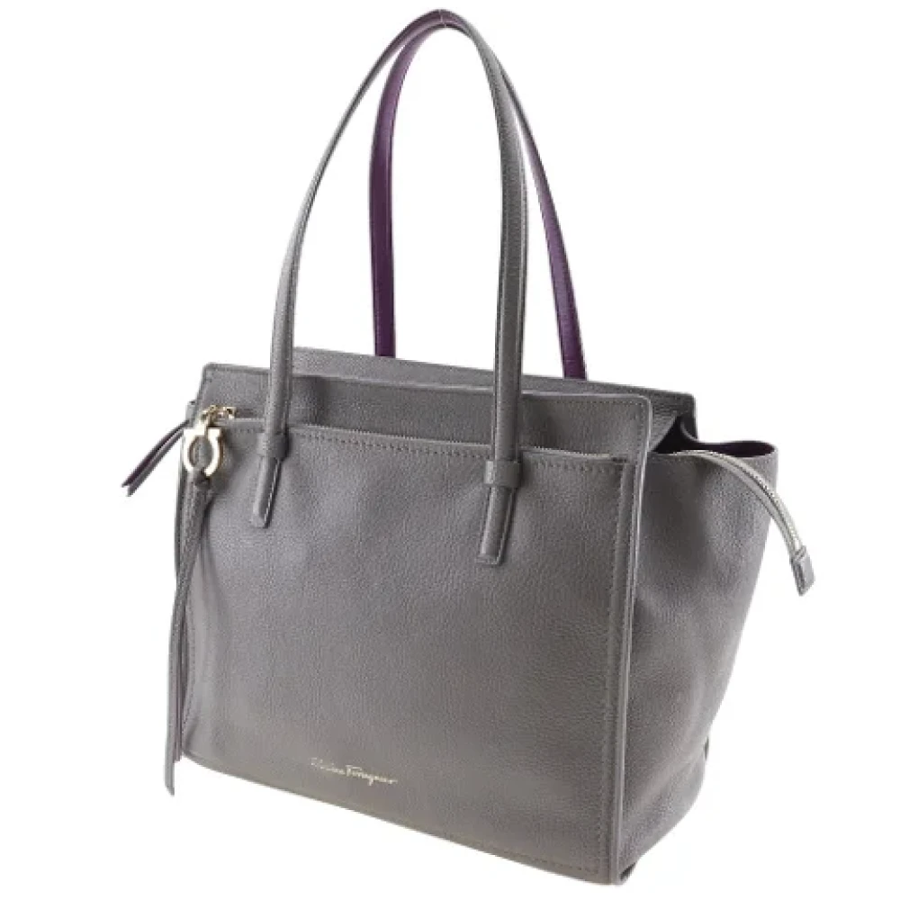 Salvatore Ferragamo Pre-owned Leather totes Gray Dames