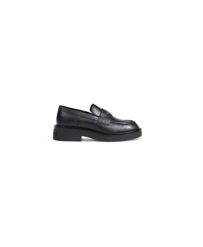 chaussure-plate-en-cuir-noir-collection