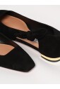 ballerines-noires-en-daim-avec-decoupes