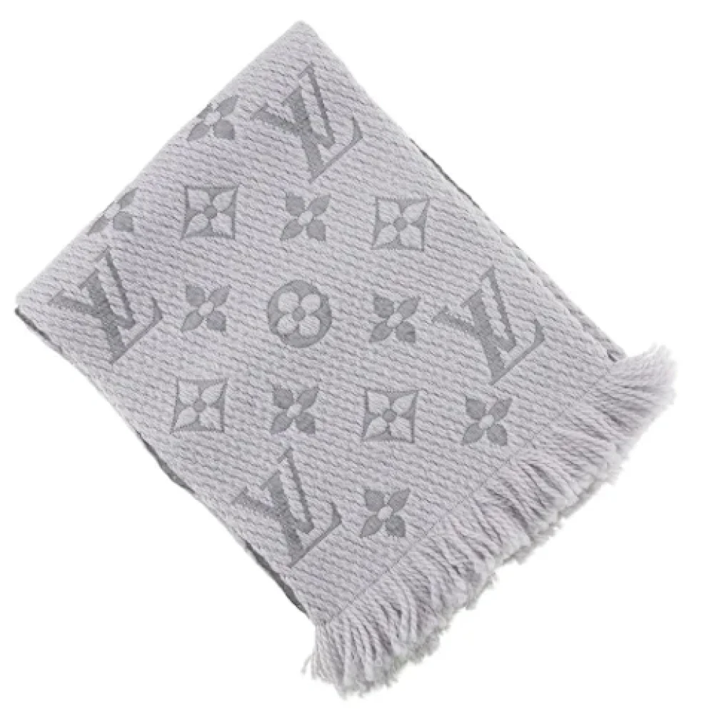 Louis Vuitton Vintage Pre-owned Wool scarves Gray Dames