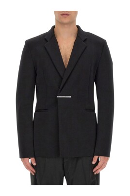 classic-black-blazer-metal-accent