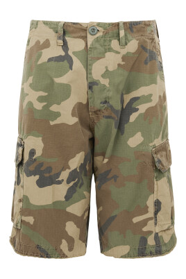 camouflage-cargo-bermuda-shorts