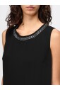 robe-trapeze-noire-avec-col-orne