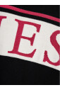 robe-noire-avec-logo-et-col-rond