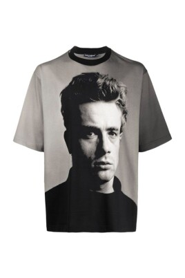 black-t-shirt-classic-look