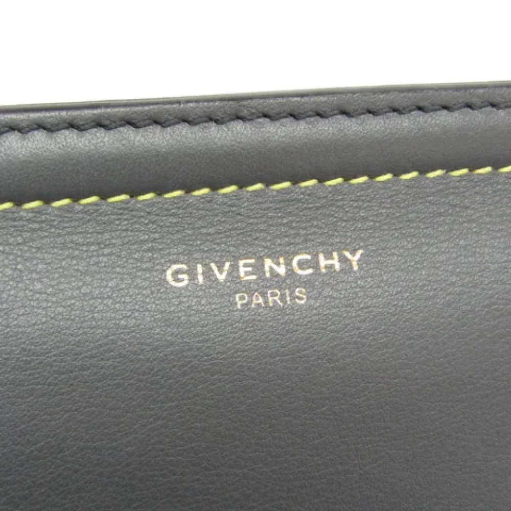 Givenchy Pre-owned Leather shoulder-bags Gray Dames