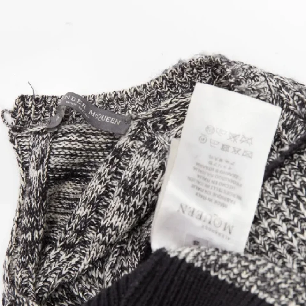 Alexander McQueen Pre-owned Wool tops Gray Dames