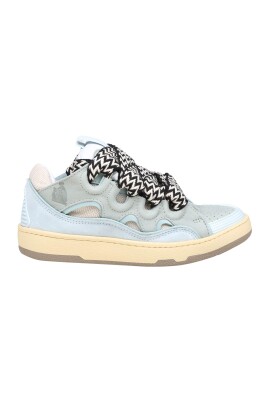sneakers-en-cuir-bleu-avec-lacets-colores