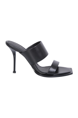 black-sandals-elegant-style
