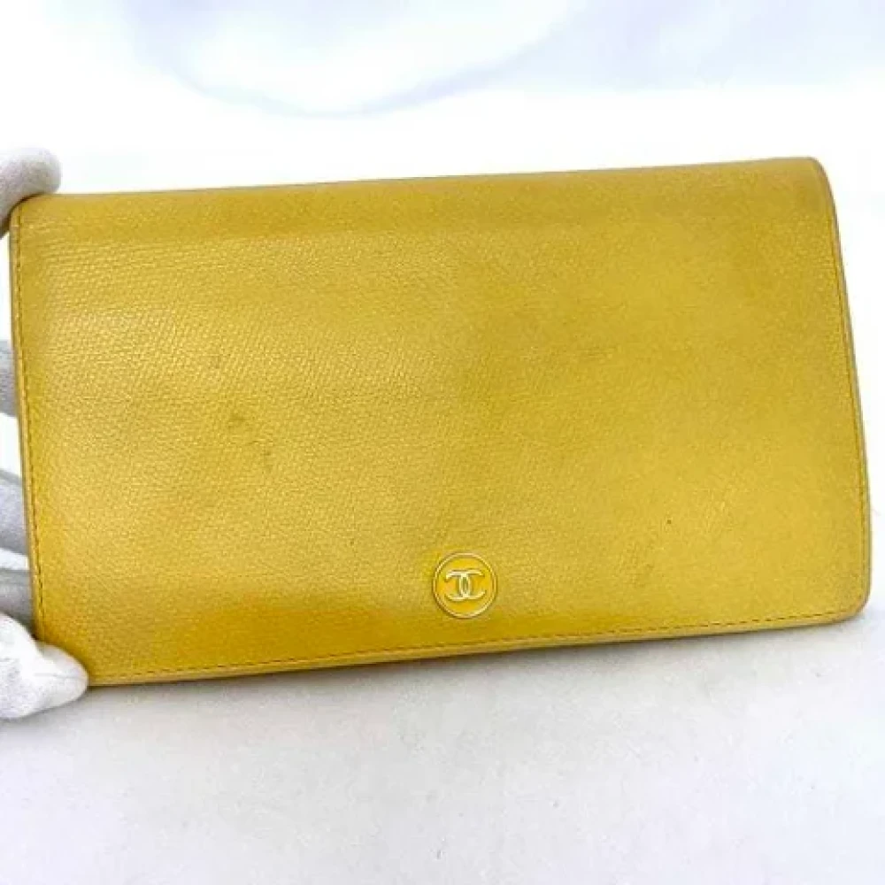 Chanel Vintage Pre-owned Leather wallets Yellow Dames